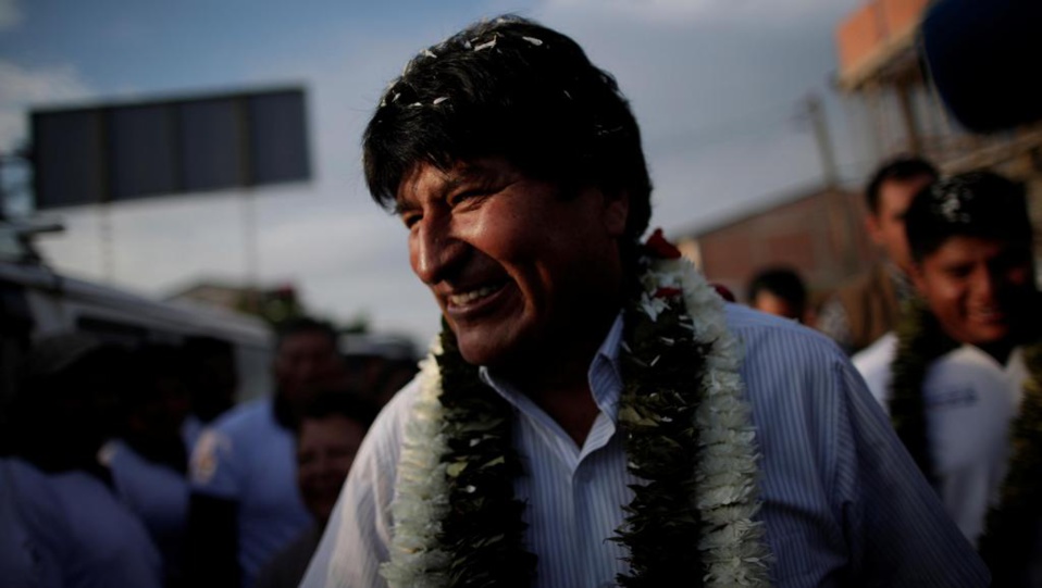 Bolivie: Evo Morales poussé au second tour par le centriste Carlos Mesa