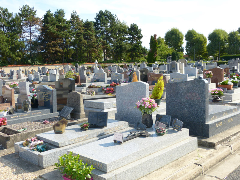 TOUSSAINT: les chrétiens ont prié pour les défunts musulmans au cimetiere de Santhiaba