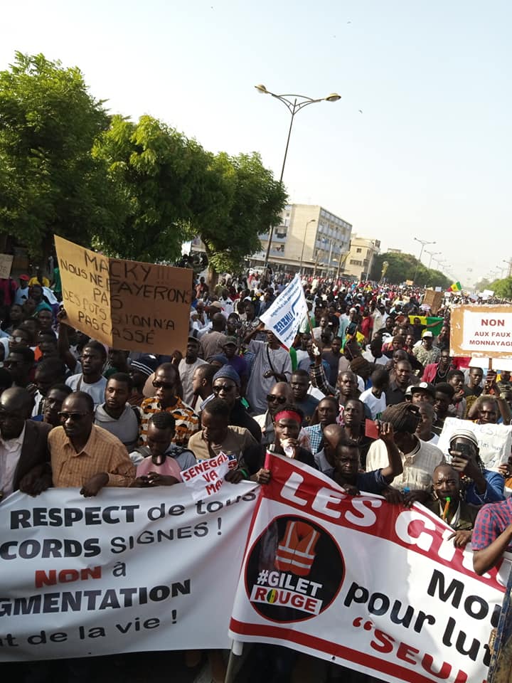 Marche contre la hausse du prix de électricité: le pari de la mobilisation réussi (images)