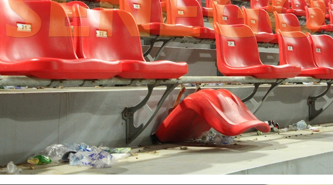 PHOTOS : Sièges cassés, arrachés, les effrayantes scènes de violence, le tout nouveau stade Arène nationale en piteux état…