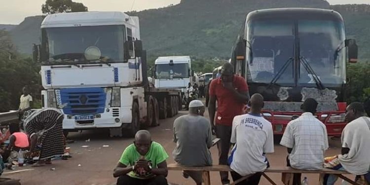 Des camions maliens et sénégalais bloqués à la frontière