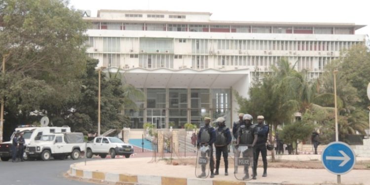 Examen de la levée de l’immunité parlementaire du député Ousmane Sonko : L’assemblée nationale se barricade.