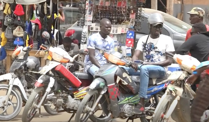 DAKAR : LA CAPITALE ENVAHIE PAR LES MOTOS-TAXIS