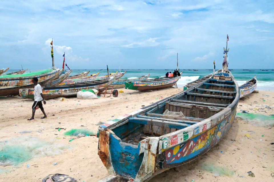 DÉCOUVERTE TRAGIQUE AU LARGE DES MAMELLES : UNE PIROGUE RETROUVÉE AVEC DES DÉPOUILLES 