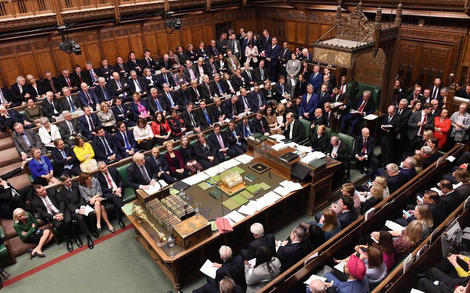 Brexit : les députés décident… de reporter le vote sur l’accord