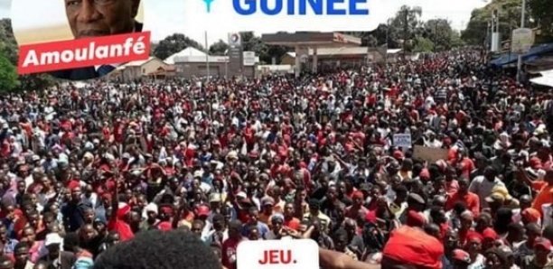 Video IMAGES : Une marée humaine manifeste contre la réforme constitutionnelle en Guinée