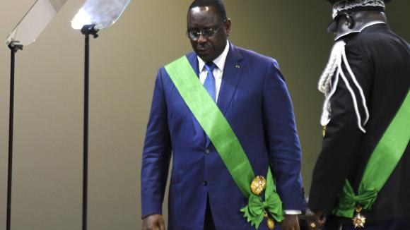 Macky Sall briguera un troisième mandat : la Constitution le lui permet. Il aurait bien aimé y renoncer sauf que…