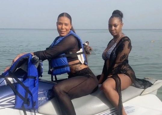 (10 Photos): Korka Sy de la série idole affiche ses atouts de femme en mode vacances