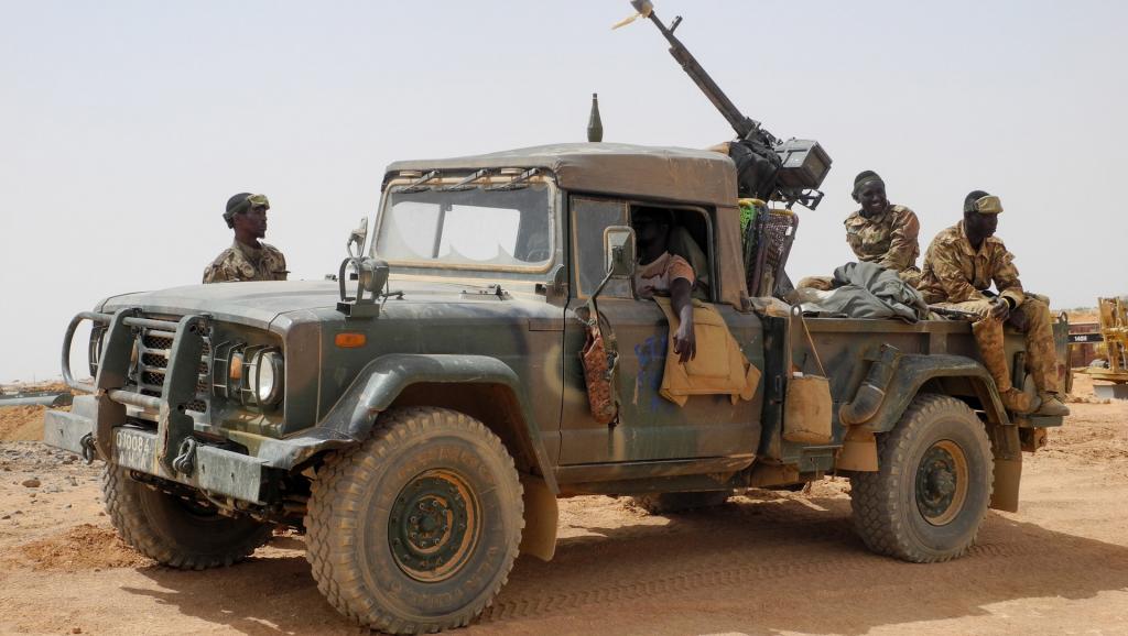 Mali: au moins 49 militaires tués dans l'attaque d'un camp militaire à Indelimane