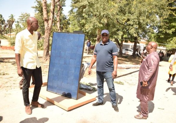 Ziguinchor: Baldé lance l'opération des travaux "d'installation de 1400 lampadaires solaires"