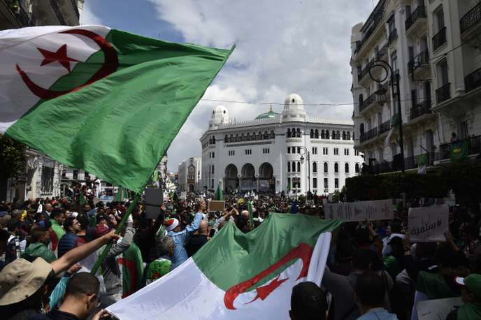 Algérie : « Nous sommes des zombies qui envahissons les rues pour manger du corrompu »