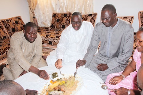 Arrêt sur image : Moustapha Diakhaté et Macky SALL autour d’un bol en 2012