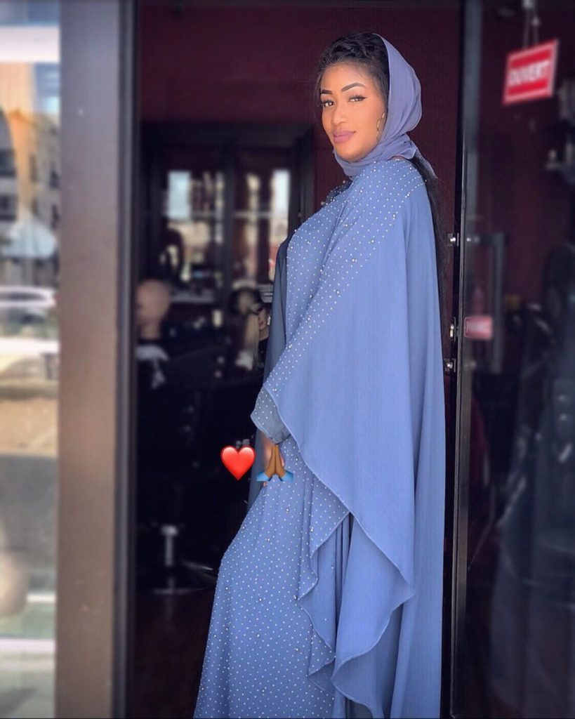 ( 03 Photos ) Lysa … très classe et stylés en hijab Regardez comment l’ex-épouse de Pod passe son vendredi