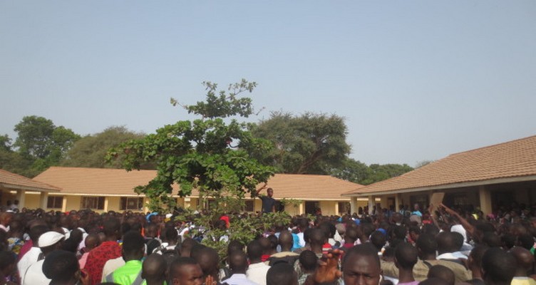 sitting à l'universite Assane Seck de Ziguinchor: les travailleurs du crous reprochent à Mamadou Diombéra de gestion nébuleuse  et famliale