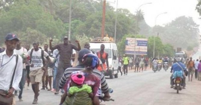 GREVE A L'UASZ: les étudiants prennent en otage la ville de Ziguinchor