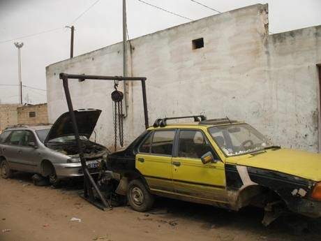 Covid-19: Les garages bondés de véhicules en panne, les commandes restent bloquées à Dakar