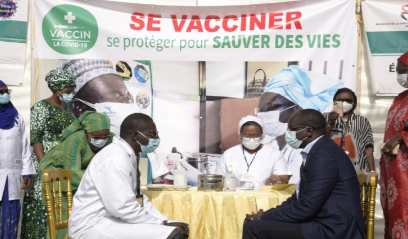 COVID-19 : LA CAMPAGNE DE VACCINATION SERA ÉLARGIE À TOUTES LES CIBLES ÉLIGIBLES