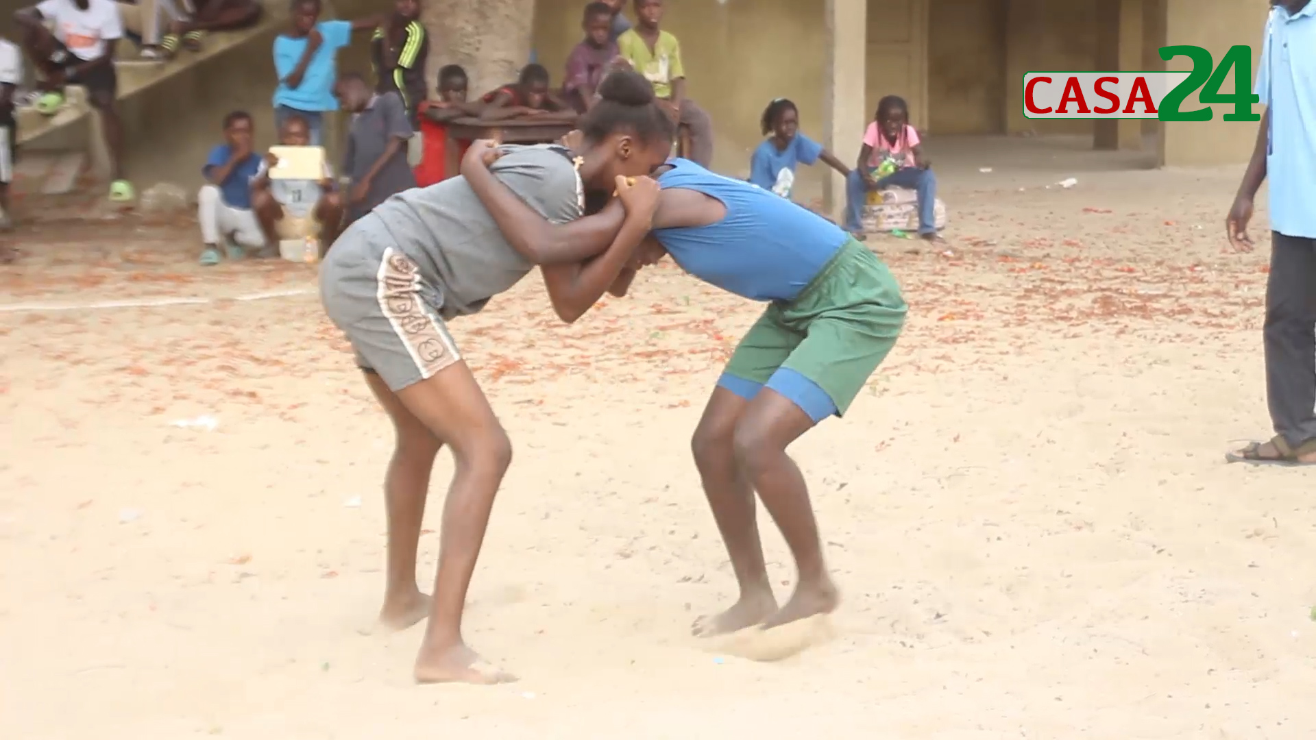 ​LA LUTTE TRADITIONNELLE FÉMININE EN CASAMANCE : UN SPORT EN QUÊTE DE SOUTIEN 