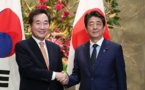 Poignée de mains entre Lee et Abe, sommet Moon/Abe en tractation : Vers un dégel de la tension diplomatique entre la Corée du Sud et le Japon