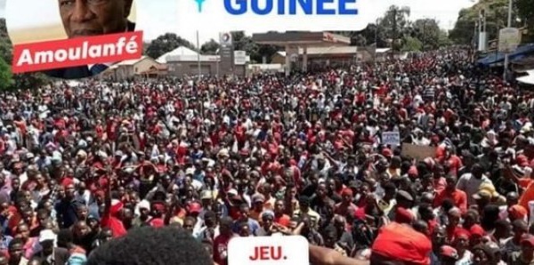 Video IMAGES : Une marée humaine manifeste contre la réforme constitutionnelle en Guinée