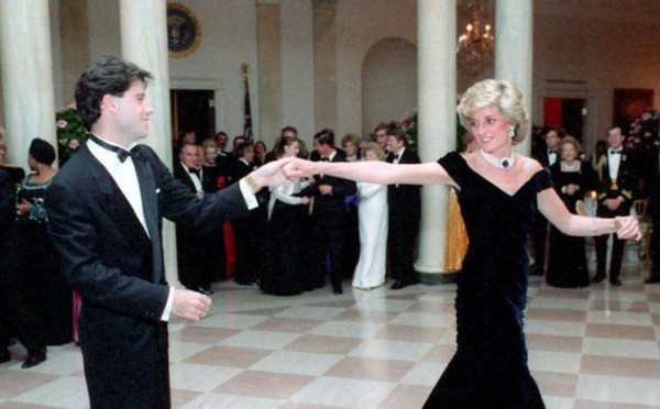 Diana : sa légendaire robe noire « Travolta » mise aux enchères entre 300 et 400 000 euros