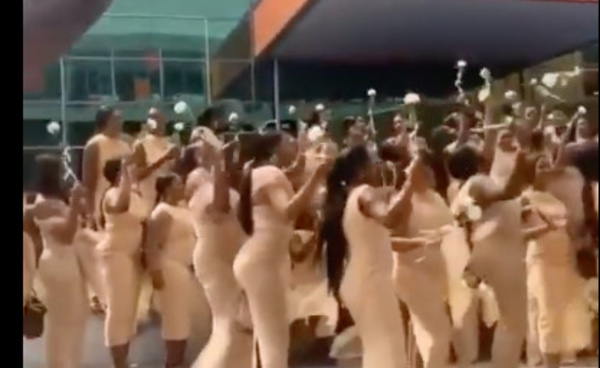 Nigeria: Elle organise son mariage avec 200 demoiselles d’honneur (vidéo)