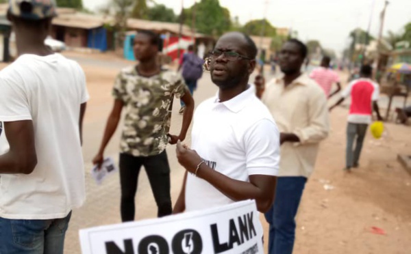 Ziguinchor / Aar Li Nu Book a distribué une centaine de flyers