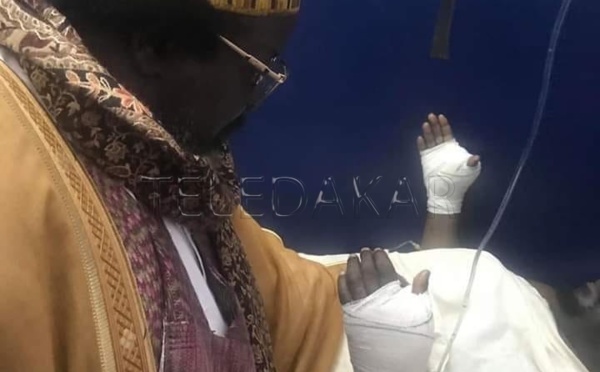 Photos exclusive : l’imam de la grande mosquée de medina baye cheikh Ahmed tidiani Cissé a rendu visite au père de l’américain toujours en soin