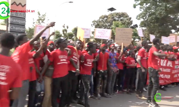 Université Assane Seck: les étudiants marchent pour réclamer de meilleures conditions d'études