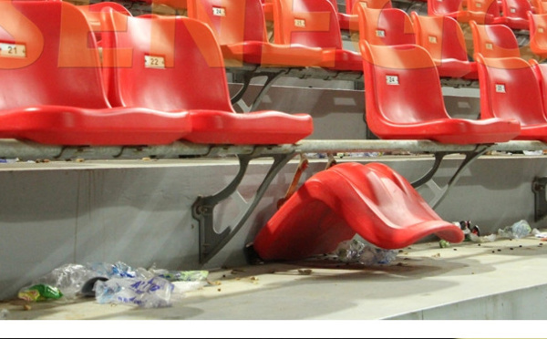 PHOTOS : Sièges cassés, arrachés, les effrayantes scènes de violence, le tout nouveau stade Arène nationale en piteux état…