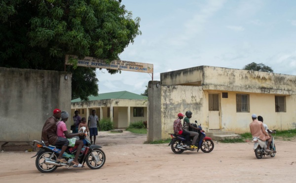 ZIGUINCHOR :MANQUE DE COMMODITES AU CENTRE PSYCHIATRIQUE EMILE BADIANE DE KENIA   Les malades se débrouillent pour manger