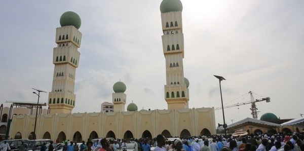 Coronavirus au Sénégal : Prière du vendredi et khadaratul Jumma suspendues à la Mosquée Omarienne