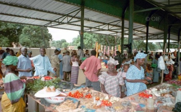 Ziguinchor: leur fermeture annoncée  à 17 heures: c'est la ruée des populations vers les marchés