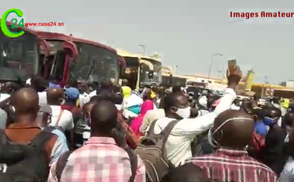 Rassemblement des enseignants devant les bus DDD : une scène qui ne rassure pas 