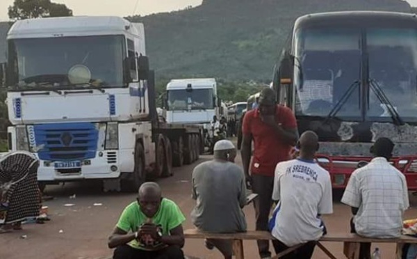 Des camions maliens et sénégalais bloqués à la frontière