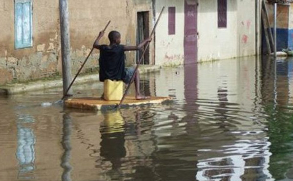 Les inondations font chavirer l’opposition