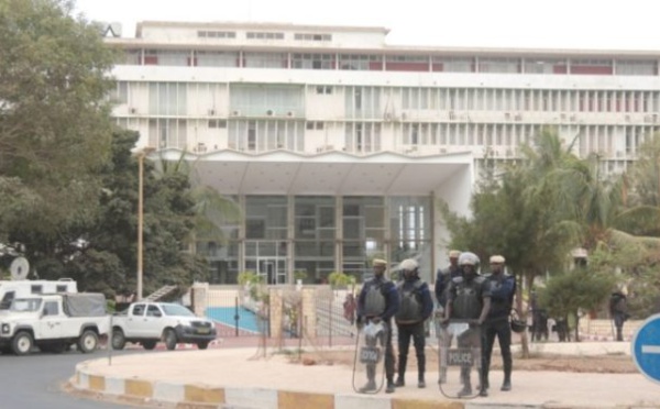 Examen de la levée de l’immunité parlementaire du député Ousmane Sonko : L’assemblée nationale se barricade.