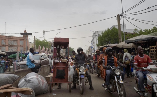 Mali: la grève des banques, assurances et stations d'essence se poursuit