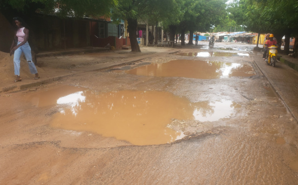 ZIGUINCHOR À L'ÉPREUVE DES ROUTES : QUAND L'ÉTAT DES VOIES DOUBLE LE COÛT DE LA VIE 