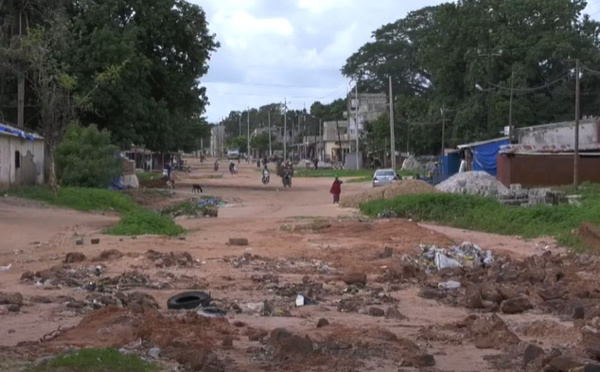 ​"NOUS SOMMES DÉÇUS PAR LA MAIRIE" : LES HABITANTS DE KENYA DÉNONCENT LE MAUVAIS ÉTAT DES ROUTES